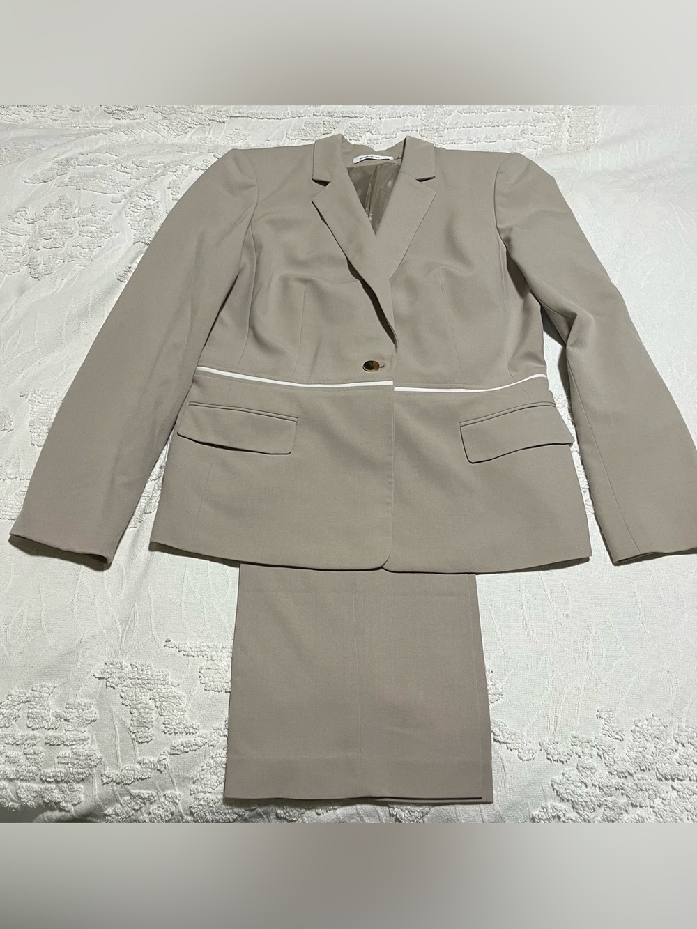Women’s Calvin Klein Taupe Notched Lapel Blazer and Pants Set Size 14